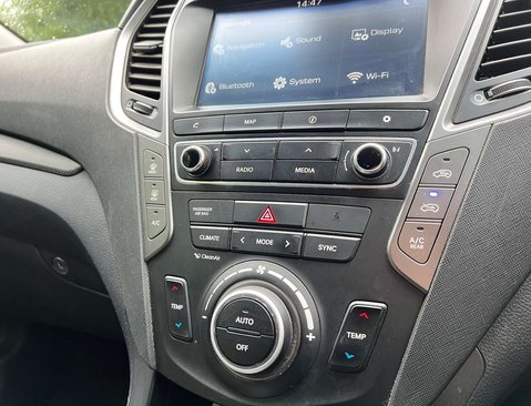 Hyundai SANTA FE 2.2 Santa Fe Premium Blue Drive CRDi Auto 4WD 5dr 21