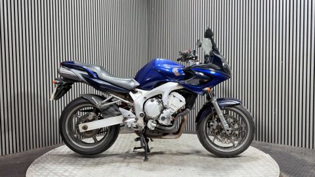 Yamaha FZ 2004 HIGH MILEAGE COMMUTER BIKE / PARTS BIKE 600CC 1