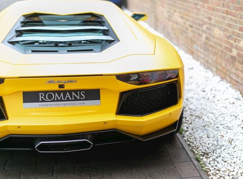 Lamborghini Aventador LP700-4 21