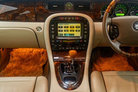 Jaguar XJ 3.0 XJ6 V6 Sovereign Auto 4dr 16