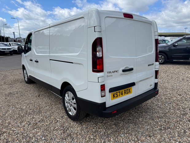 Renault Trafic LWB L2H1 Low Roof LL30 Extra Air Con Alloys Nav Sensors 11