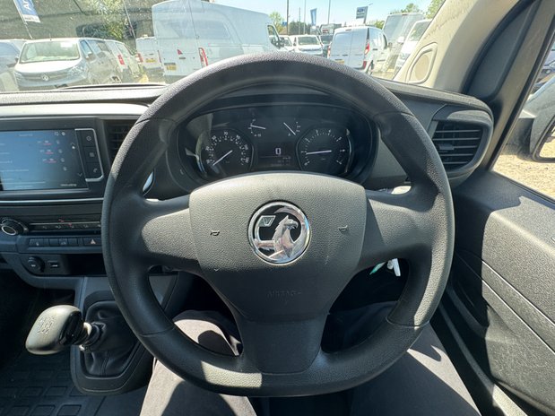 Vauxhall Vivaro LWB L2H1 [SOLD CR] Low Roof Pro 2900 Air Con Nav Sensors EURO 6 16