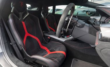 Lamborghini Huracan LP640-4 Performante 12