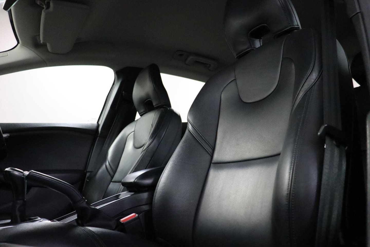 2018 Volvo V40 — image 31