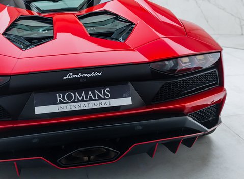 Lamborghini Aventador S LP 740-4 ROADSTER 36