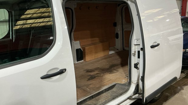 Peugeot Expert XLWB L3H1 Low Roof Professional 2900 Air Con EURO 6 8