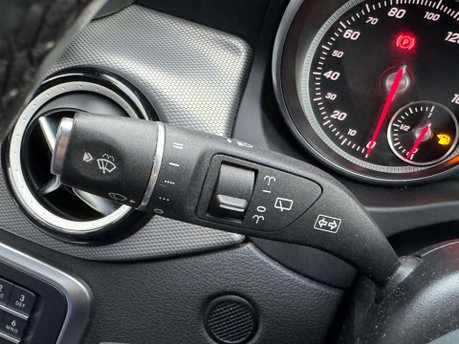 Mercedes-Benz CLA Class 2.1 CLA 220 WhiteArt D Auto 5dr 15