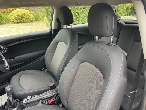 Mini Hatch 1.5 Cooper Hatchback 3dr Petrol Auto Euro 6 (s/s) (136 ps) 15