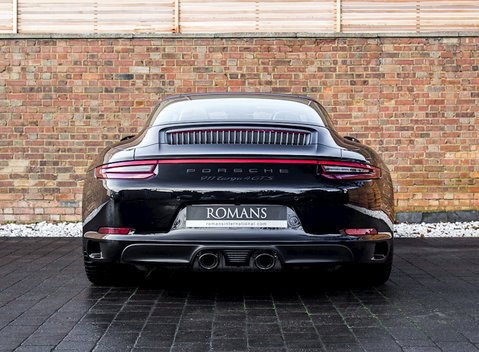 Porsche 911 Targa 4 GTS (991.2) 3