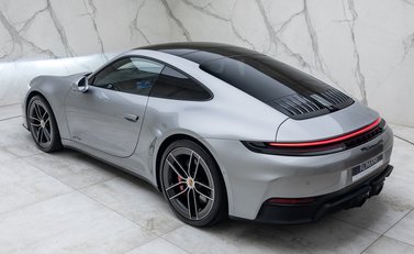 Porsche 911 Carrera GTS (992.2) 12