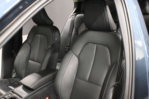 Volvo XC40 2.0 XC40 Inscription Pro B4 MHEV Auto 5dr 19