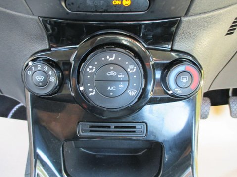 Ford Fiesta 1.25 Zetec Euro 6 3dr 20