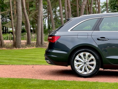 Audi A4 AVANT TFSI TECHNIK MHEV 32