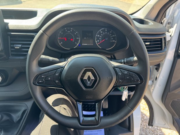 Renault Trafic SWB L1H1 Low Roof Business Plus SL28 Air Con Camera Sensors Euro 6 24