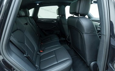 Porsche Macan S 13