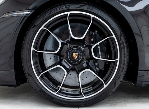 Porsche 911 Turbo S (992) 8