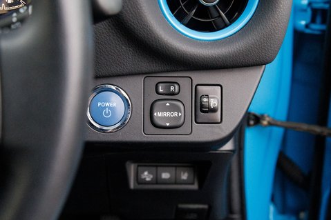 Toyota Yaris VVT-I BI-TONE 15