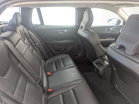 Volvo V60 2.0 V60 Momentum B4 MHEV Auto 5dr 46