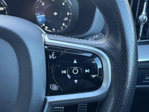 Volvo XC60 2.0 D4 R-Design AWD Euro 6 (s/s) 5dr 35