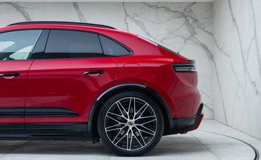 Porsche Macan GTS Electric 36