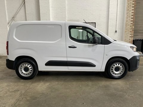 Peugeot Partner PROFESSIONAL PREMIUM PLUS L1 4