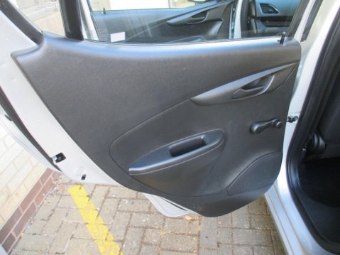 Vauxhall Viva 1.0i SE Euro 6 5dr 45