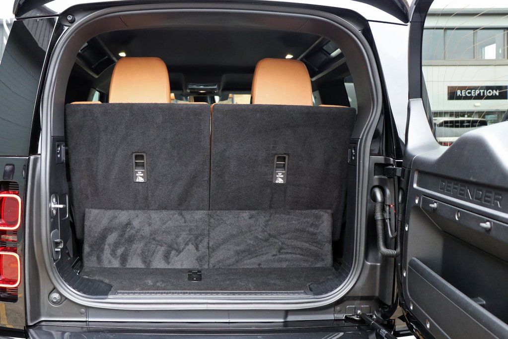 Defender 90 Commercial 6