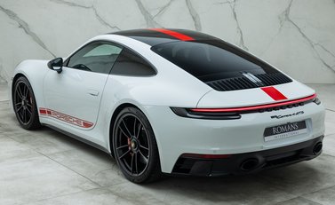 Porsche 911 Carrera 4 GTS (992) 12