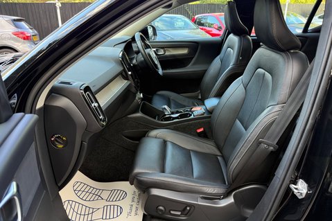 Volvo XC40 B4 INSCRIPTION PRO AWD MHEV - ONE OWNER - PAN ROOF - APPLE CARPLAY  4