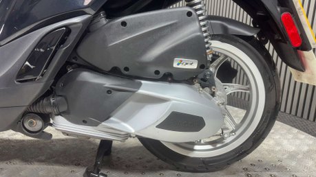 Piaggio Liberty 2021 1 OWNER ONLY 1200 MILES TOP BOX 125CC SCOOTER BIKE 32