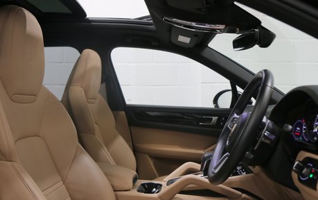Porsche Cayenne V6 Platinum Edition - PTS Colour and Incredible Specification 25