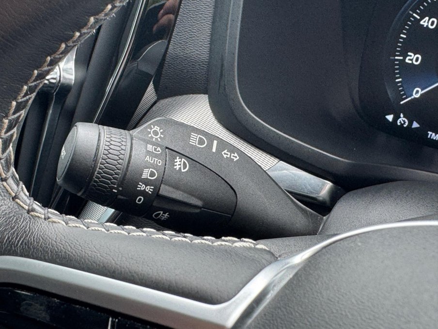 2021 Volvo V60 — image 36