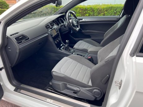 Volkswagen Golf 1.4 TSI BlueMotion Tech ACT R-Line Euro 6 (s/s) 3dr 26
