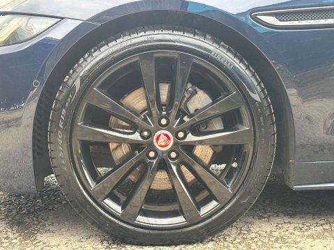 Jaguar XE 2.0 D180 R-Dynamic SE Saloon 4dr Diesel Auto Euro 6 (s/s) (180 ps) 40