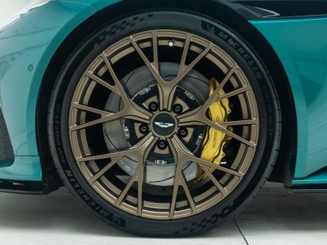 Aston Martin DB12 V8 