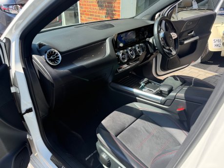 Mercedes-Benz B Class B 220 4MATIC AMG LINE PREMIUM 31