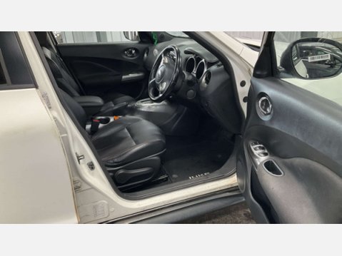 Nissan Juke 1.6 Tekna SUV 5dr Petrol CVT Euro 5 (117 ps) 10