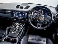 Porsche Cayenne 4.0T V8 GPF Turbo SUV 5dr Petrol TiptronicS 4WD Euro 6 (s/s) (550 ps) 30