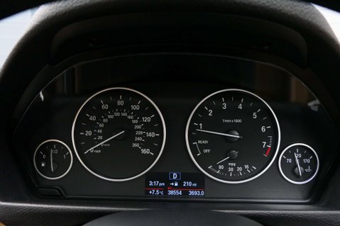 BMW 3 Series 2.0 320i Luxury Auto 4dr 42