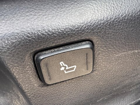 Toyota Prius 1.8 VVT-h Business Edition Plus CVT Euro 6 (s/s) 5dr (15in Alloy) 26