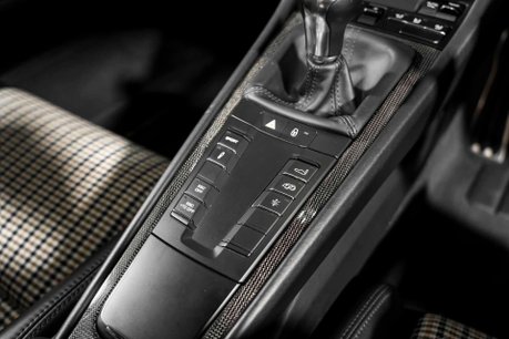 Porsche 911 GT3 TOURING. 1 OF 47 RHD CARS IN THE UK. 1 OF 4 IN CRAYON. HOUNDSTOOTH INTERIOR 27