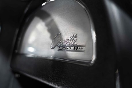Chevrolet Corvette Stingray SPLIT WINDOW MANUAL FUELIE. FULL RESTO. MATCHING NUMBERS. IMMACULATE. 60