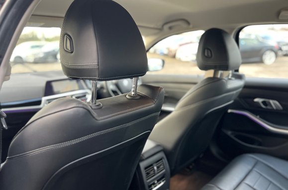 BMW 3 Series 318D SPORT 26