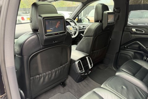 Porsche Cayenne D V6 TIPTRONIC S - REAR ENTERTAINMENT -PDLS -PAN ROOF -CAMERA -£17K EXTRAS 28