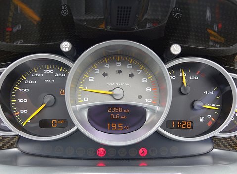 Porsche Carrera GT 30