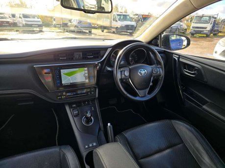 Toyota Auris 1.8 VVT-h Excel Touring Sports 5dr Petrol Hybrid CVT Euro 6 (s/s) (136 ps) 18