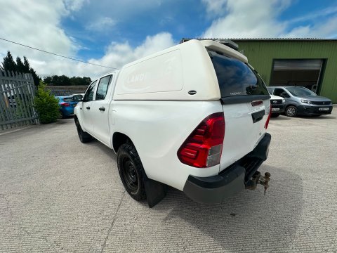 Toyota Hilux ACTIVE 4WD D-4D DCB 8