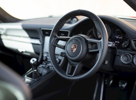 Porsche 911 GT3 Touring 11