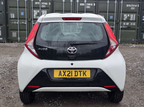 Toyota Aygo 1.0 VVT-i x-play Hatchback 5dr Petrol x-shift Euro 6 (Safety Sense) (71 ps) 9