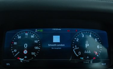 Land Rover Defender 110 V8 Bond Edition 22